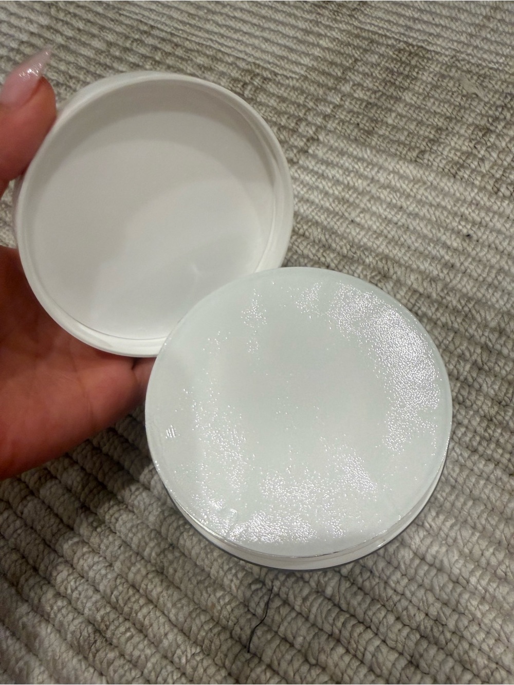 Living Proof Weightless Hydrating Hair Mask - Picture 4 of 4